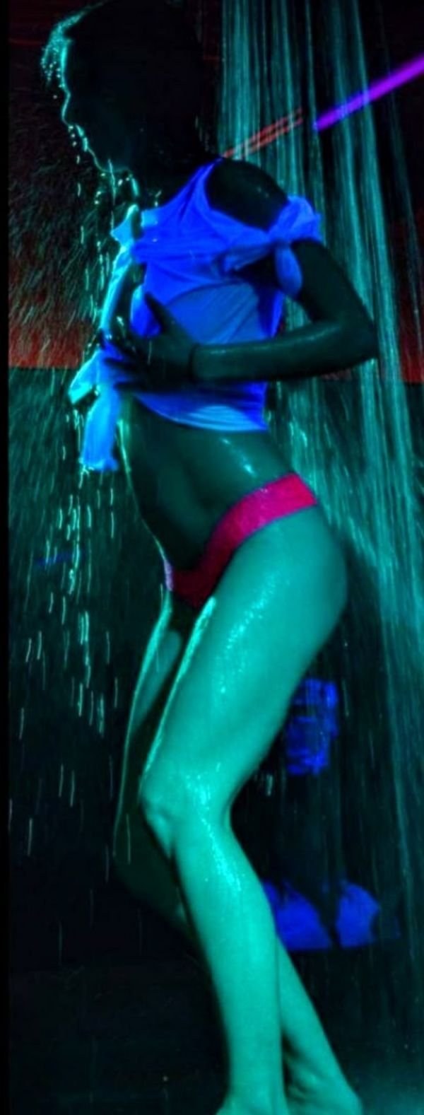 Wet Girls (40 pics)