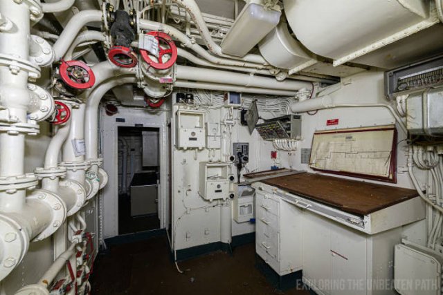 Inside The Decommissioned Warships (28 pics)