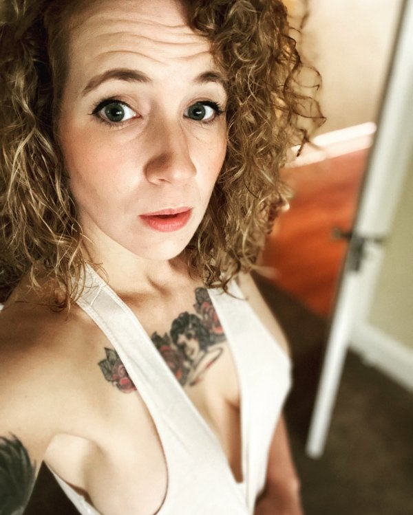 Busty Girls (29 pics)