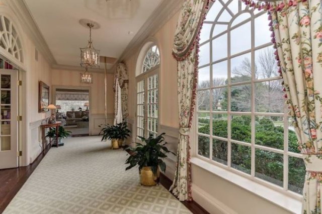 Look At This Luxury Mansion (28 pics)