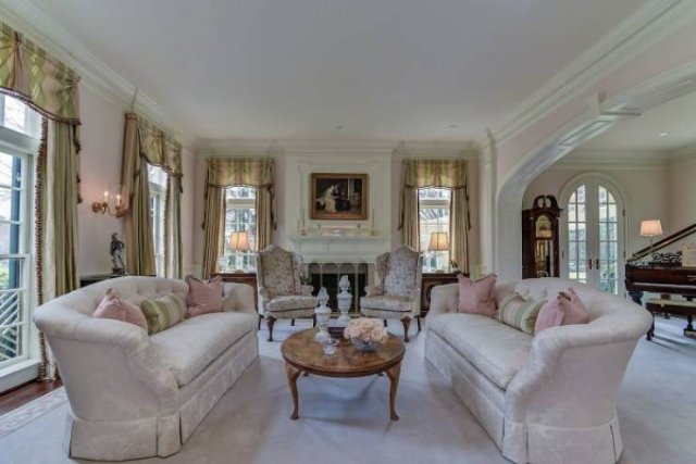 Look At This Luxury Mansion (28 pics)