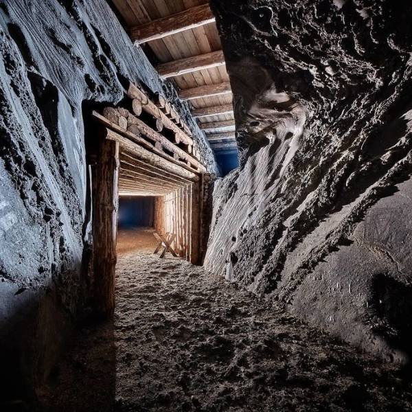 Amazing Polish Salt Mine (30 pics)