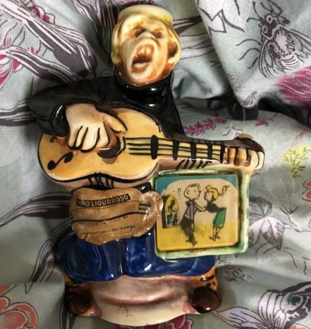 People Still Keep These Things At Home (16 pics)