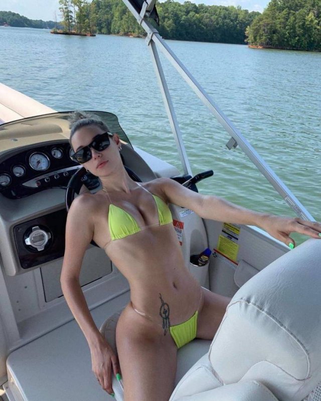 Bikini Girls (57 pics)