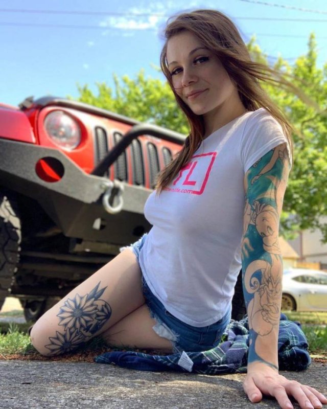 Tattooed Girls (49 pics)
