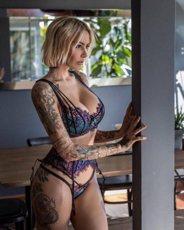 Tattooed Girls (49 pics)