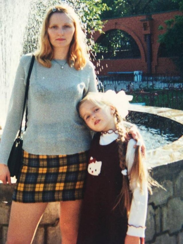 Childhood Stories (22 pics) Childhood Stories (22 pics)