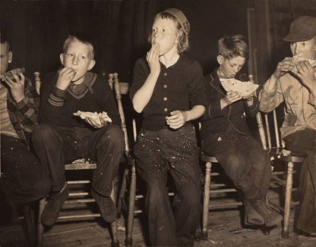 Childhood Stories (22 pics) Childhood Stories (22 pics)