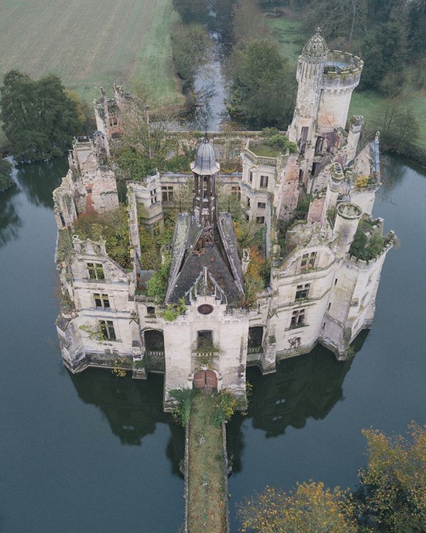 Abandoned Places (34 pics)