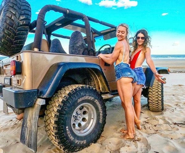 Girls And Trucks (47 pics)