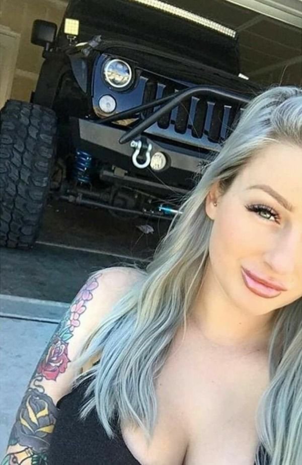 Girls And Trucks (47 pics)