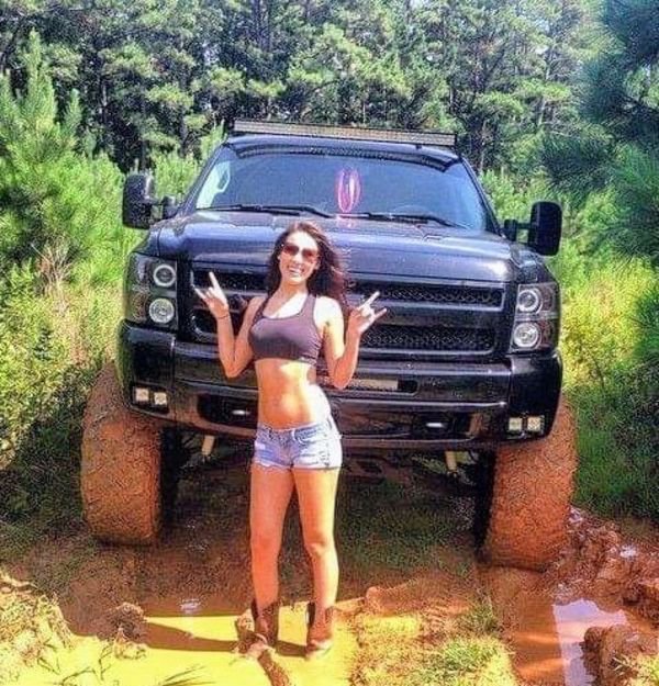 Girls And Trucks (47 pics)