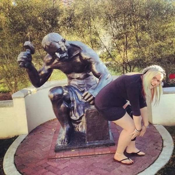 Posing With Statues (50 pics)