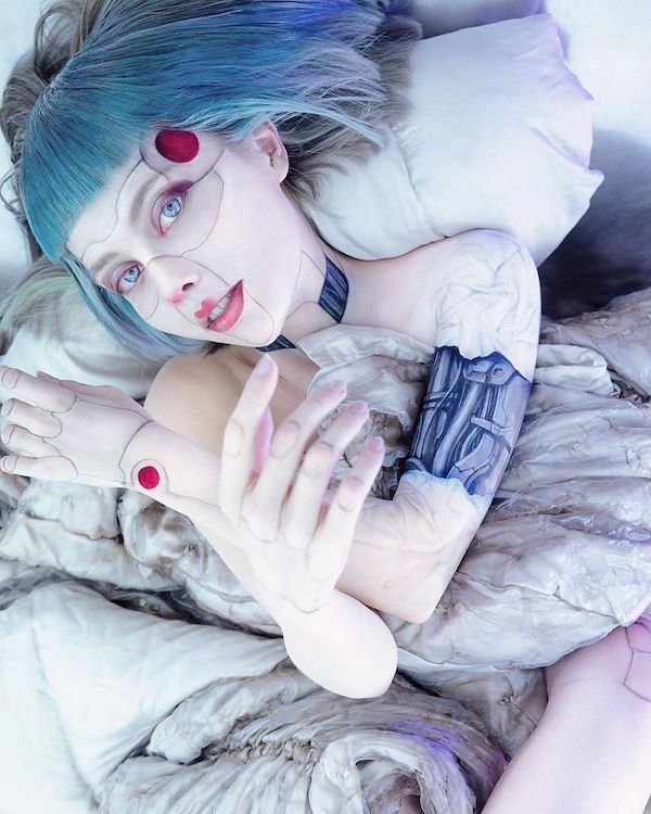 Amazing Art By Russian Model (39 pics)