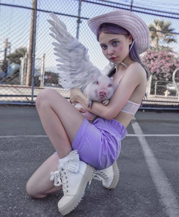 Amazing Art By Russian Model (39 pics)