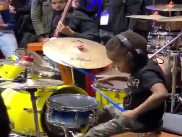 The Band Had To Stop And Let Him Flex