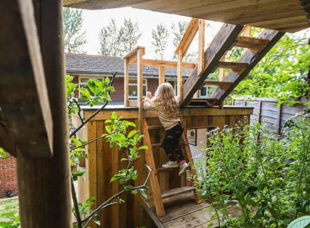 This Dad Built A Treehouse For His Daughters For Just $150 (27 pics)