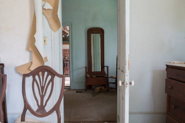 Abandoned Confederate Colonel's House (26 pics) Abandoned Confederate Colonel's House (26 pics)