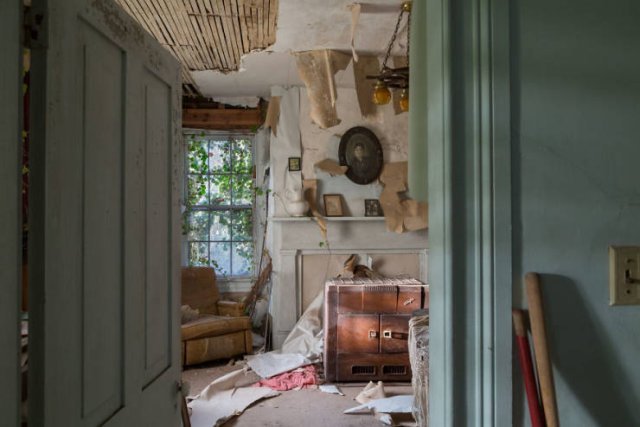 Abandoned Confederate Colonel's House (26 pics) Abandoned Confederate Colonel's House (26 pics)