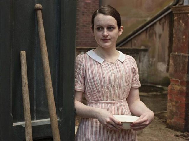 Actors And Actresses Who Played Characters Way Younger And Older (30 pics)