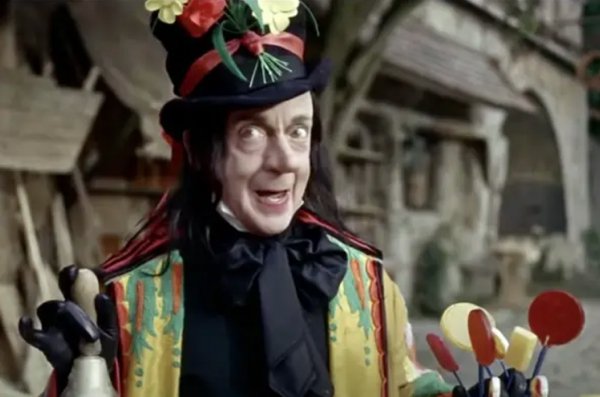 Scary Characters From Non-Scary Movies (19 pics) Scary Characters From Non-Scary Movies (19 pics)