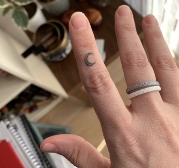 Finger Tattoos (29 pics)