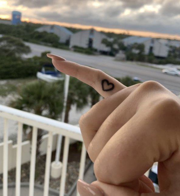 Finger Tattoos (29 pics)