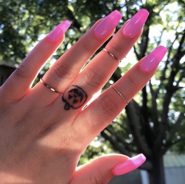 Finger Tattoos (29 pics)