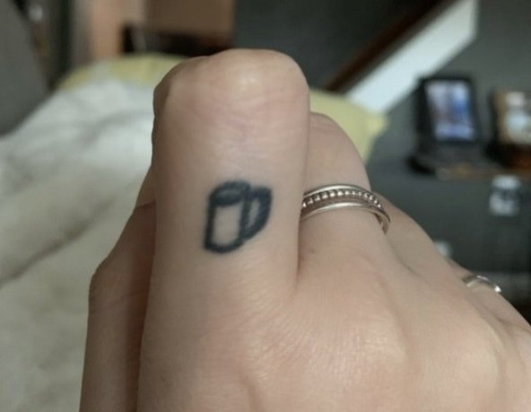 Finger Tattoos (29 pics)