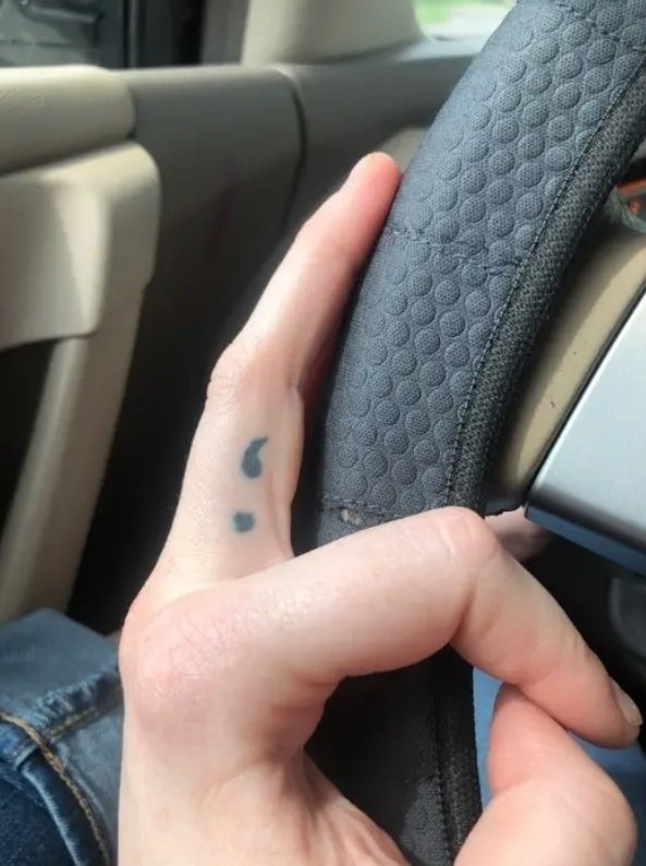 Finger Tattoos (29 pics)