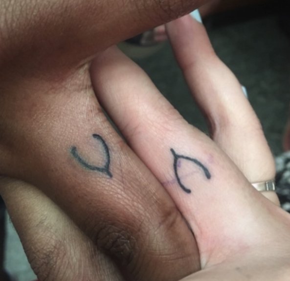Finger Tattoos (29 pics)