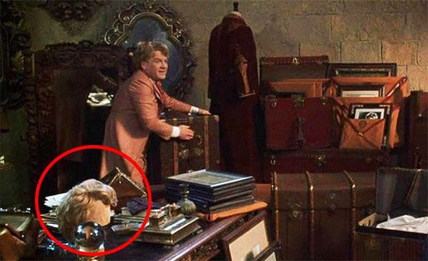 Hidden Details In 'Harry Potter' Movies (19 pics)