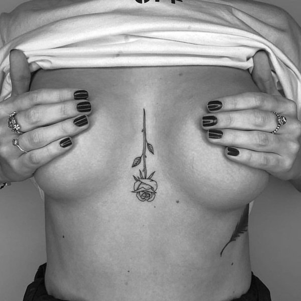 Girls With Underboob Tattoos (33 pics)