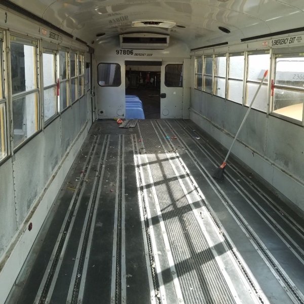 Old School Bus Was Transformed Into A Luxury Home (25 pics)