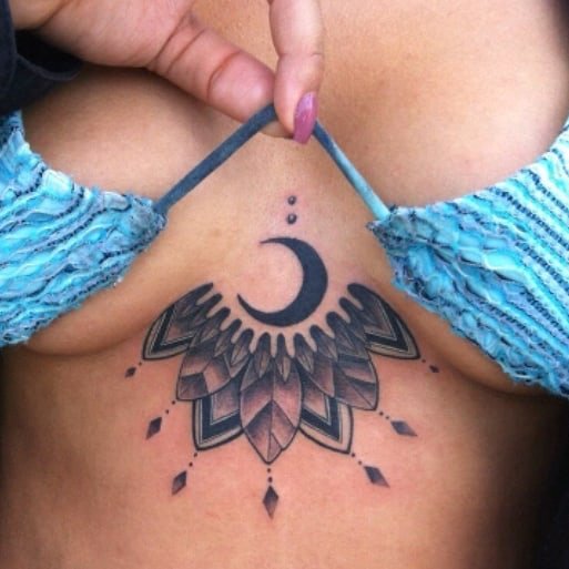 Girls With Underboob Tattoos (33 pics)