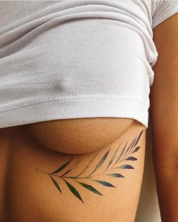 Girls With Underboob Tattoos (33 pics)