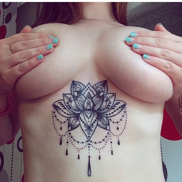 Girls With Underboob Tattoos (33 pics)