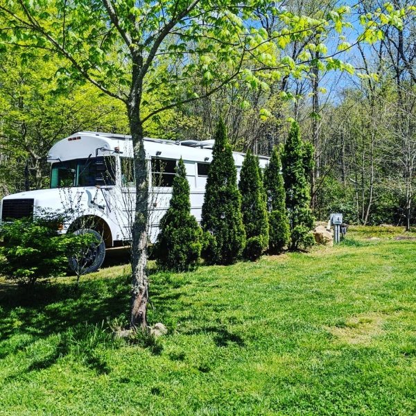 Old School Bus Was Transformed Into A Luxury Home (25 pics)