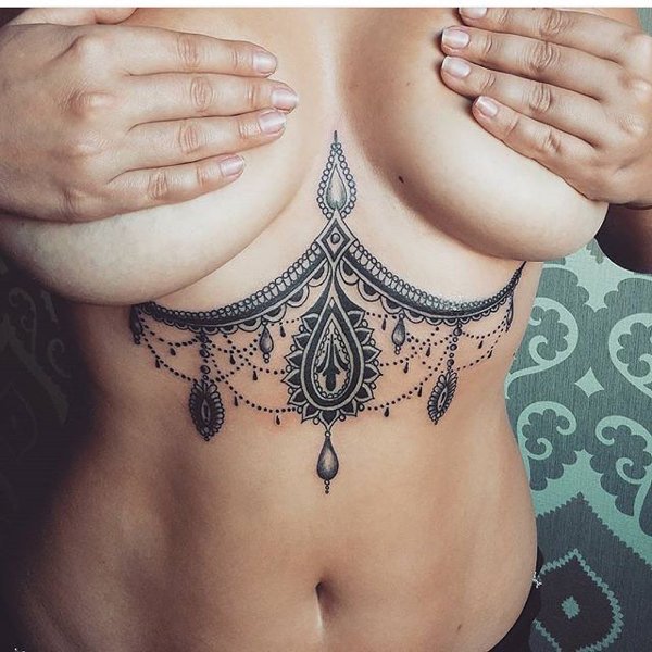 Girls With Underboob Tattoos (33 pics)