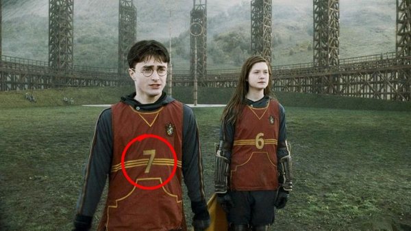 Hidden Details In Famous Movies (14 pics)