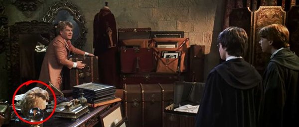 Hidden Details In Famous Movies (14 pics)