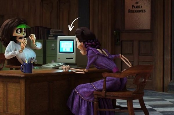 Hidden Details In Famous Movies (14 pics)