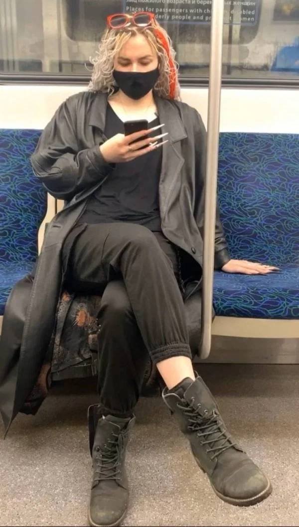 Weird Subway Passengers (39 pics)