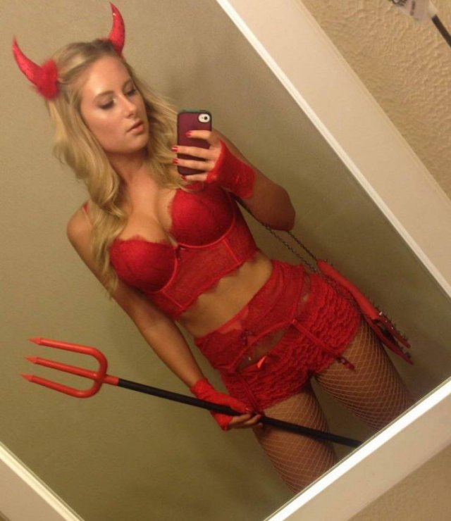 Girls In Lingerie (50 pics)