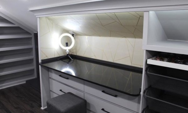 Rundown Attic Transformation (16 pics)