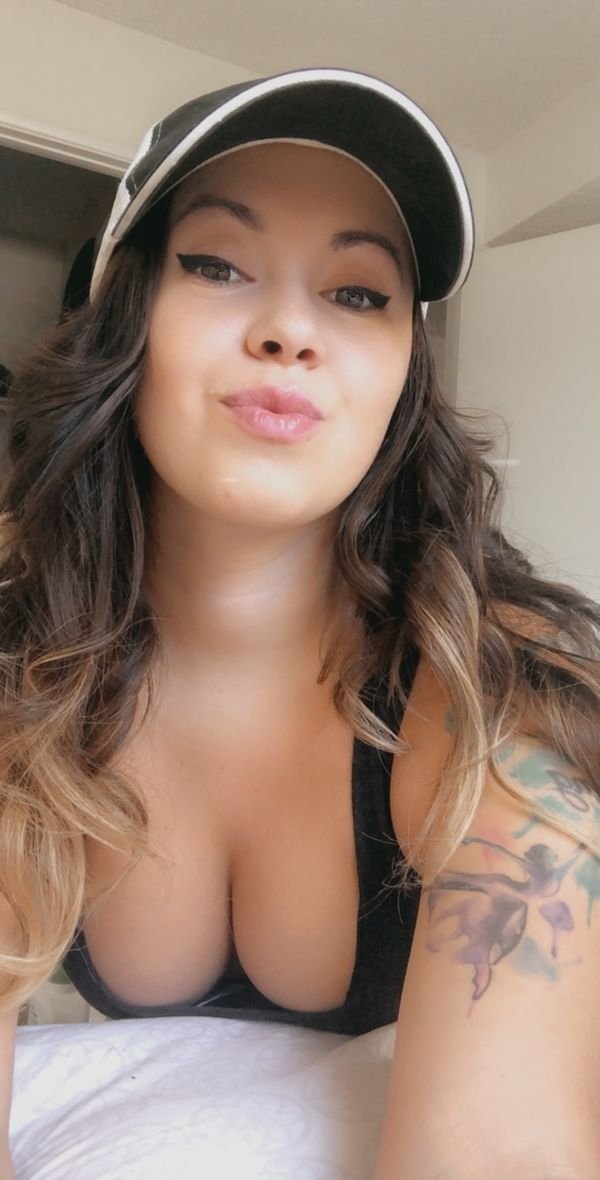 Busty Girls (53 pics)
