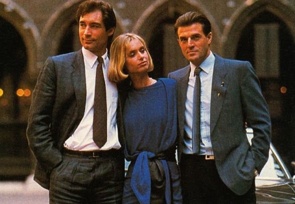 Top Box Office Bond Movies (26 pics)