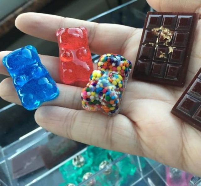 It Is Not A Food (16 pics)