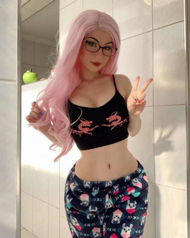 Cosplayer Maria (57 pics)