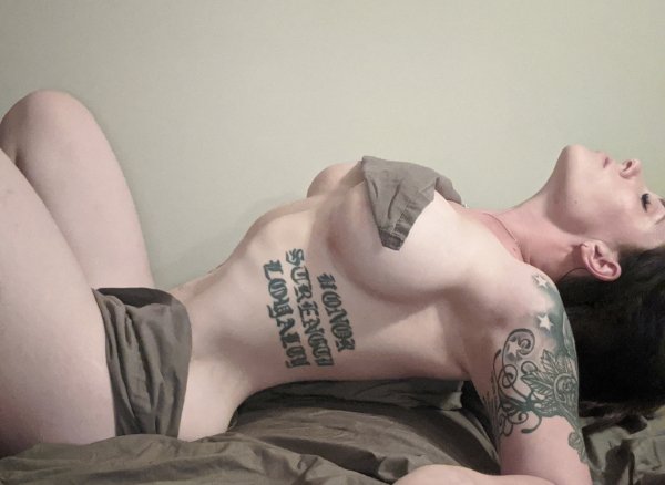 Busty Girls (59 pics)